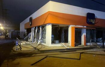 Autoridades admiten falta de reacción en asalto comando a banco Itaú de Katueté.