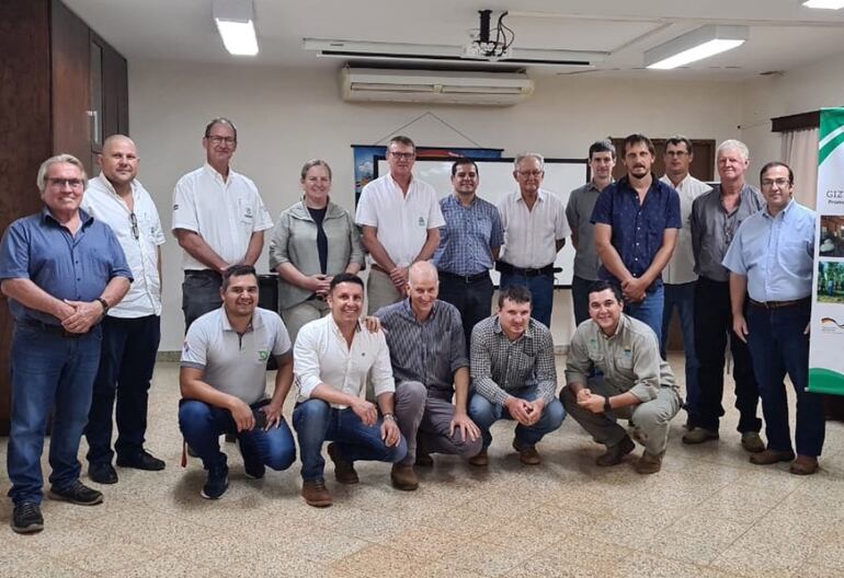 Representantes de la Cooperativa Volendam, GIZ y Fecoprod que trabajaron en el proyecto.