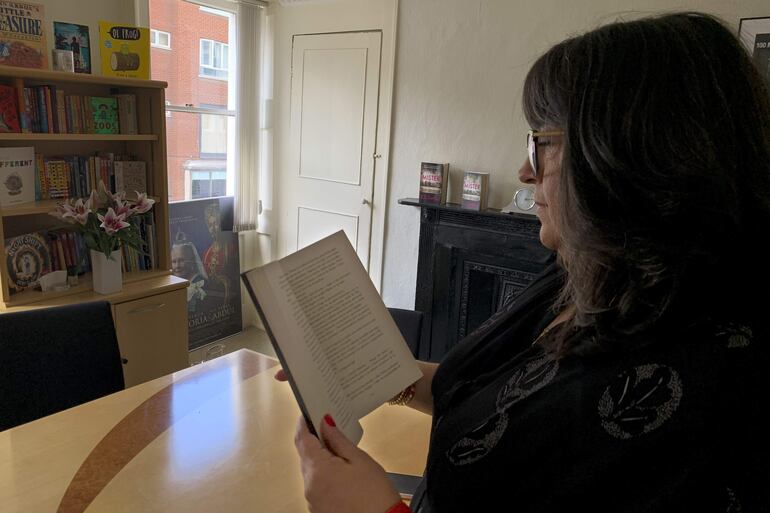 E.L. James con su nuevo libro "La Condesa".