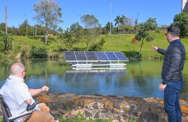 Paneles solares flotantes.