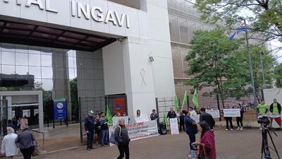 Manifestación de enfermeros frente al IPS Ingavi.