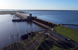 La EBY recibe hasta hoy solo pagos a cuenta por las facturas que remite a sus clientes.