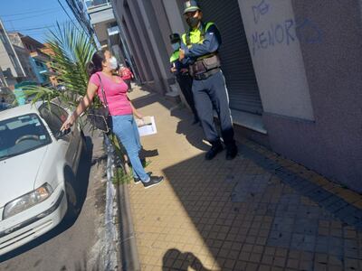 Infractora reclama a PMT que solo la multaron a ella.
