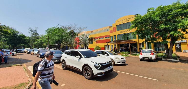 Los manifestantes durante la caravana de la UNE.  