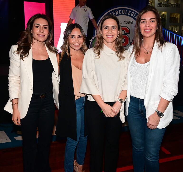 Fabiana Coscia, Leticia López, Laura Buey y Natalia Zavala. 