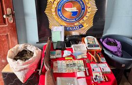 Cuatro presuntos microtraficantes detenidos con drogas y armas en San Pedro del Paraná