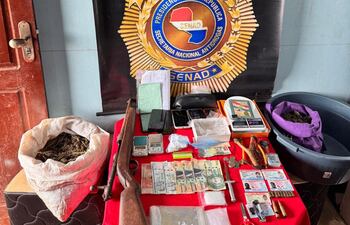 Cuatro presuntos microtraficantes detenidos con drogas y armas en San Pedro del Paraná