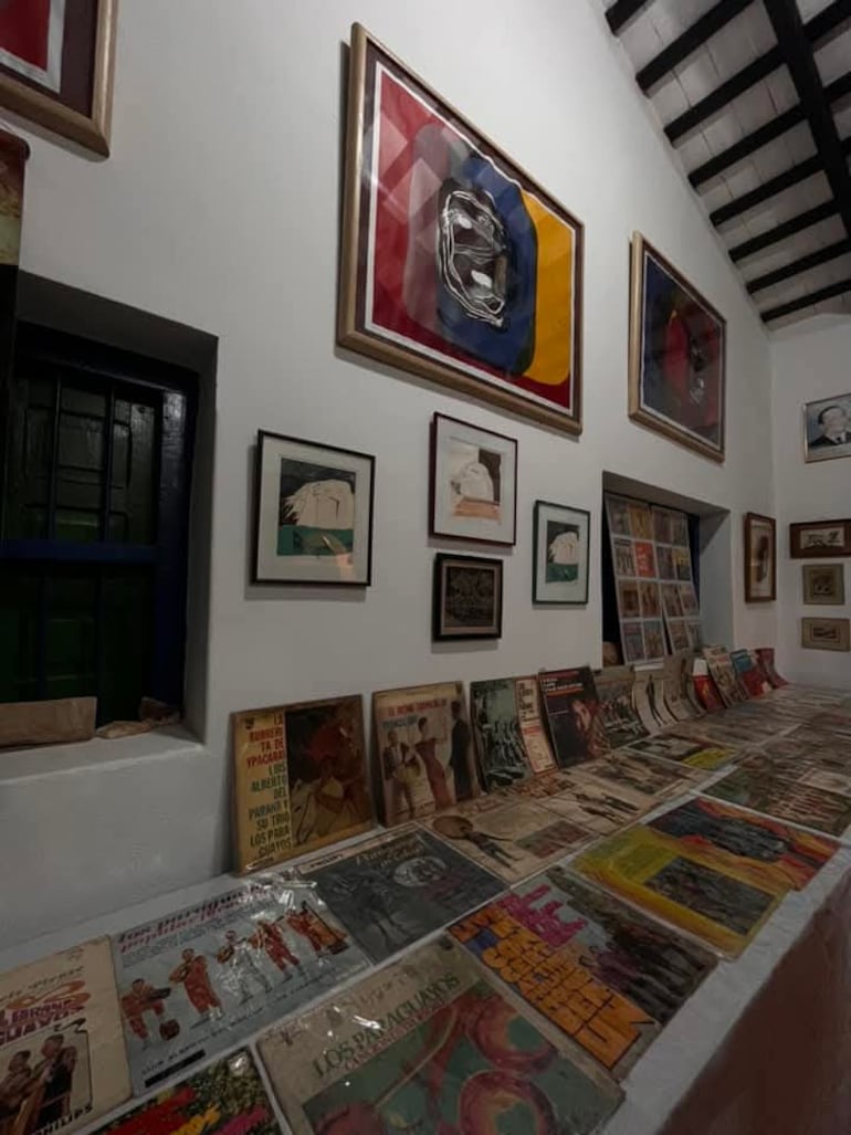 En el museo de Altos se conservan CDs, discos, libros, fotografías, reconocimientos y diversos objetos que recuerdan la vida y el legado de Luis Alberto del Paraná.