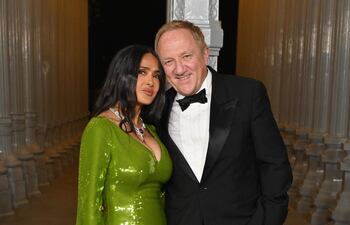 La actriz estadounidense-mexicana Salma Hayek y su esposo, el empresario francés François-Henri Pinault, asistieron a la Gala LACMA Art+Film en el Museo de Arte del Condado de Los Ángeles (LACMA).