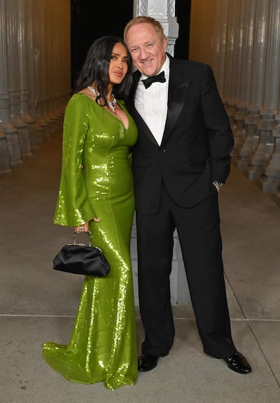 La actriz estadounidense-mexicana Salma Hayek y su esposo, el empresario francés François-Henri Pinault, asistieron a la Gala LACMA Art+Film en el Museo de Arte del Condado de Los Ángeles (LACMA).