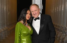 La actriz estadounidense-mexicana Salma Hayek y su esposo, el empresario francés François-Henri Pinault, asistieron a la Gala LACMA Art+Film en el Museo de Arte del Condado de Los Ángeles (LACMA).