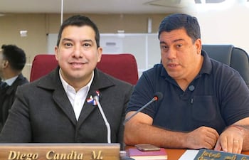 Diego Candia con chaqueta oscura y pin en la solapa se abraza con un hombre de camiseta negra en oficina.