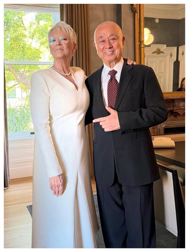 Jamie Lee Curtis junto al chef Nobu Matsuhisa, quien también ingresó al Salón de la Fama de California. (Instagram/Jamie Lee Curtis)