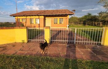 El puesto de salud de la comunidad de Cocueré se encuentra cerrado debido a que la encargada del lugar está de vacaciones.