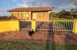 El puesto de salud de la comunidad de Cocueré se encuentra cerrado debido a que la encargada del lugar está de vacaciones.