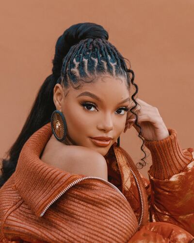 Halle Bailey se estrena como mamá de Halo.