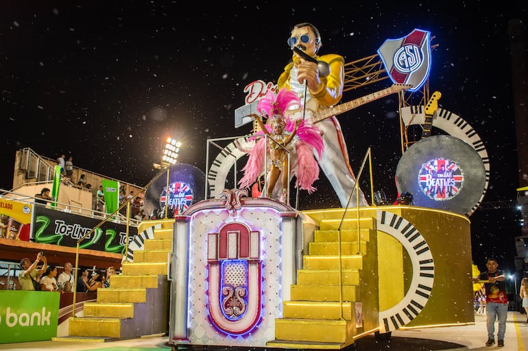 Con sambódromo casi lleno se realizó penúltima noche del Carnaval Encarnaceno