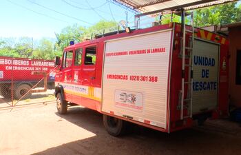 Los bomberos de Lambaré lamentan la falta de más hidrantes para recargar los camiones durante los incendios.