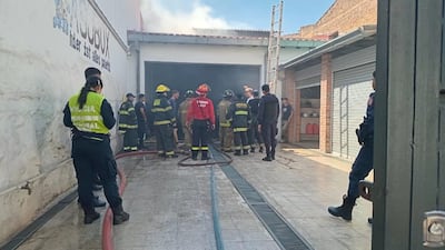 Bomberos controlan un incendio en ASUBOX.