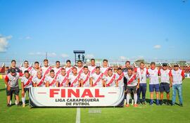 El plantel del campeón invicto del Club 14 de Mayo, de la compañía Franco Isla.