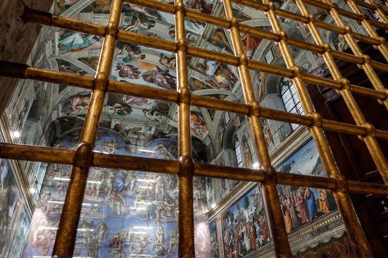 La Capilla Sixtina durante el mantenimiento extraordinario de El Juicio Final de Michelangelo, en el Ciudad del Vaticano, el 28 de febrero de 2026.

