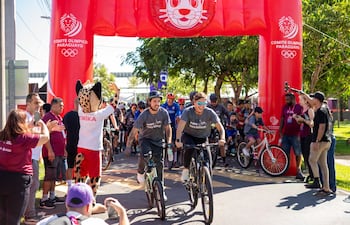 El argentino José “Maligno” Torres, campeón olímpico de BMX, pedalea durante la COP Expo.