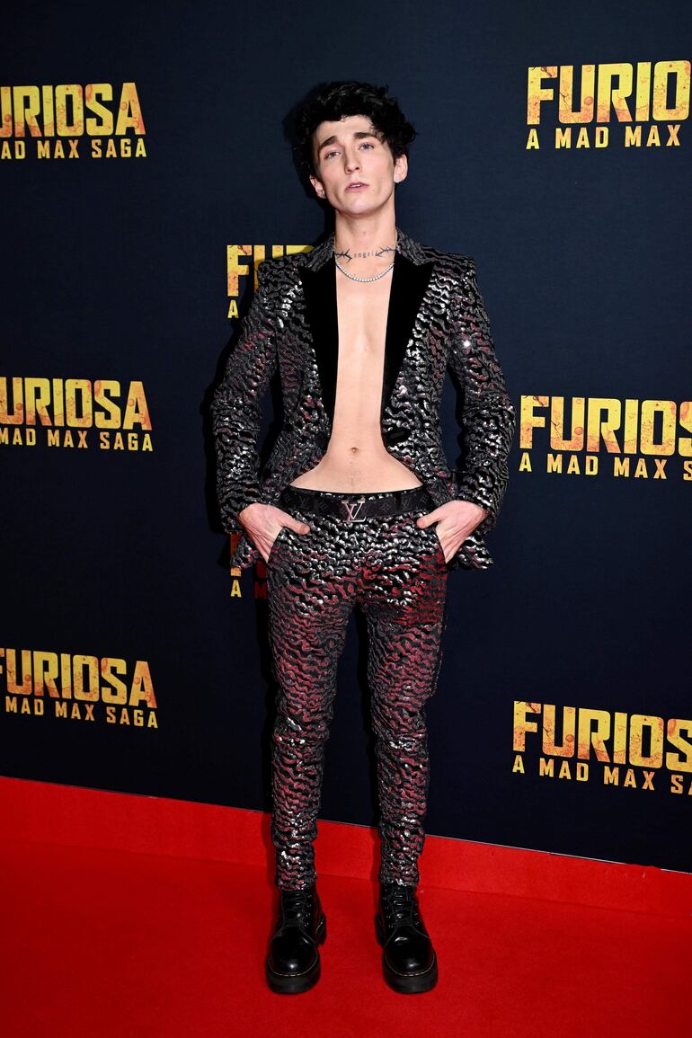 Ash Magic, muy elegante en su paso por la alfombra roja de 'Furiosa: A Mad Max Saga' en el State Theatre de Sydney. (EFE/EPA/BIANCA DE MARCHI)