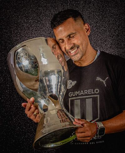 Sergio Daniel Aquino (45 años), técnico de Libertad.