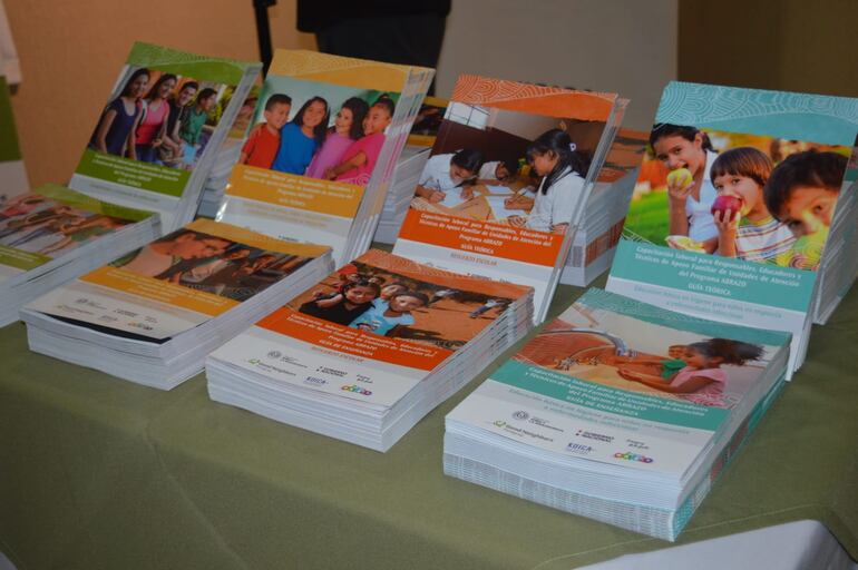 Tobatí: capacitan a funcionarios del programa “Abrazo” para mejorar el estilo de vida de niños en situación de vulnerabilidad