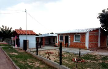 Las nuevas casas construidas por el Gobierno Nacional ya están siendo ocupadas por las 17 familias afectadas por el tornado del año pasado