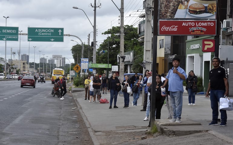 Las largas esperas de los usuarios se volvieron habituales, aun sin huelga.