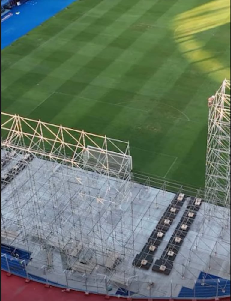 Imágenes compartidas por la productora G5Pro de las labores de montaje en el Estadio La Nueva Olla para lo que serán los shows de Shakira en Paraguay.