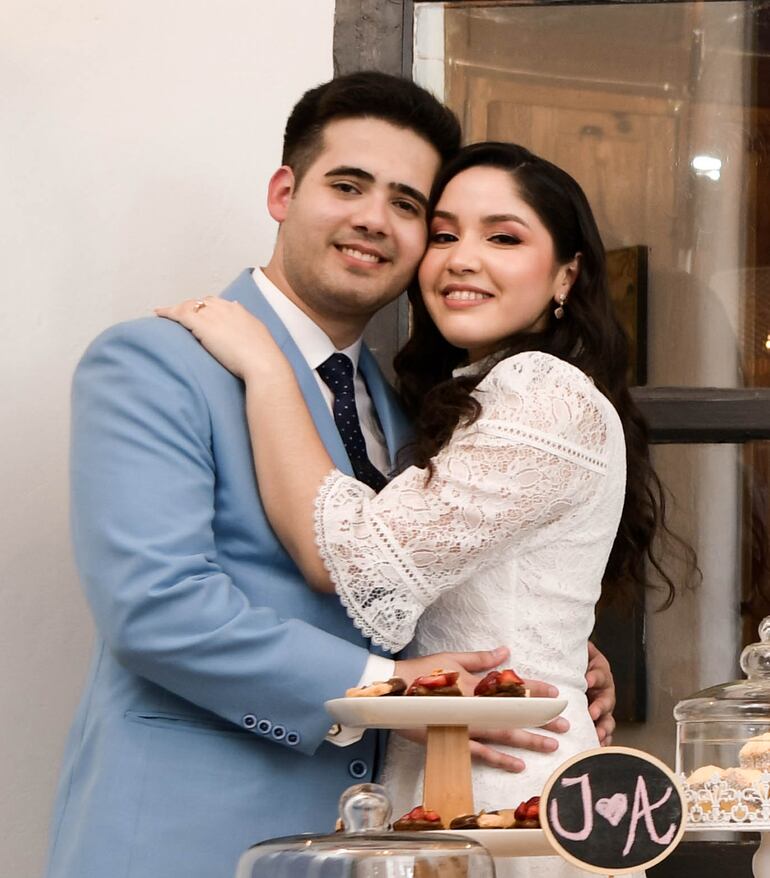 Andrea Ibarra y Jesús Villalba contraerán matrimonio religioso el próximo 9 de setiembre.