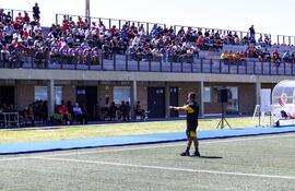 El turno de la disertación en la cancha del técnico de Guaraní, el argentino Víctor Bernay.
