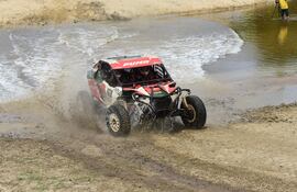 Óscar Santos y Mirna Pereira (Can Am Maverick R) lideran la clasificación provisional en la categoría T3 (UTV) al cierre de la etapa.