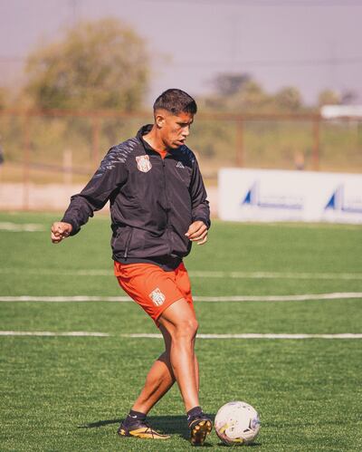 Alexis Adrián Rodas Silvero (28 años), durante el entrenamiento matinal del plantel de General Caballero de Juan León Mallorquín sobre césped sintético, en Luque.
