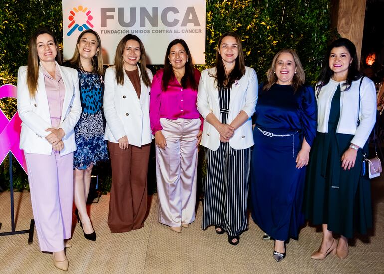 Luz Borja, Fátima Cabrera, Angie Duarte, Alicia Pomata, Carmen Borja, Fanny Benítez y Jenny Sanabria.
