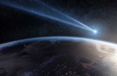 Cometa, asteroide, meteorito volando al planeta Tierra.