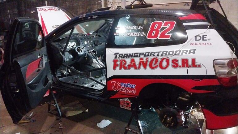 El Honda Civic de Raúl Franco, en fase final de preparación.