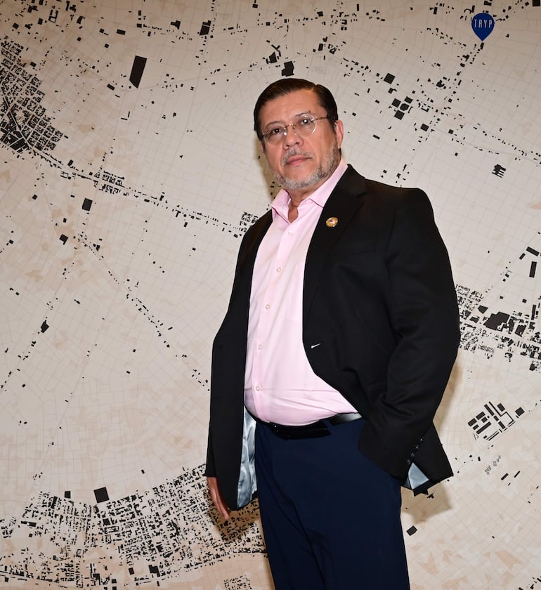 El Dr. Luis O. Noguerol es referente global en ciberseguridad con más de cuatro décadas de experiencia.