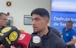 El mediapunta paraguayo, charlando con los medios en su llegada a Ecuador para sumarse a Barcelona SC.
