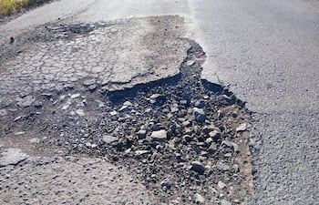 En estas condiciones se encuentra el tramo del kilómetro 100 de la ruta PY03, acceso a la ciudad de Juan de Mena.