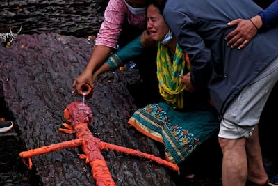 Un funeral simbólico para víctimas de la riada tuvo lugar hoy en Nuwakot, Nepal.