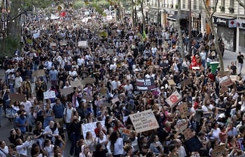 Estudiantes franceses protagonizan protestas a nivel nacional por las condiciones escolares.