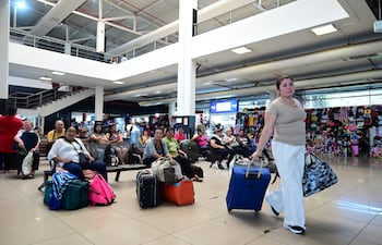 Casi 45.000 pasajeros ya pasaron por la Estación de Buses de Asunción (EBA) el fin de semana.
