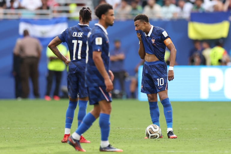 Kylian Mbappé de Francia reacciona durante la final por el bronce de la Copa Mundial de la FIFA 2026 entre Francia e Inglaterra en el Miami Stadium, en Miami Gardens,
