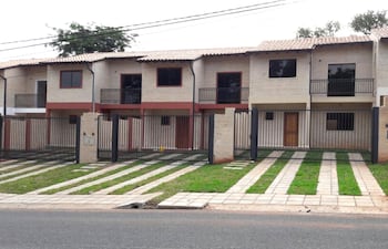 Viviendas en barrio cerrado edificado por la Cooperativa Paraguaya de la Construcción.