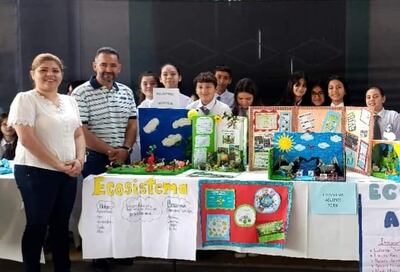 Estudiantes del Colegio italiano Santo Tomás, realizaron una feria pedagógica.