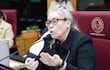 Gladys Lucía Mendoza de Esparza en el Senado, recuerda la existencia de los títulos falsos desde la época de la dictadura.
