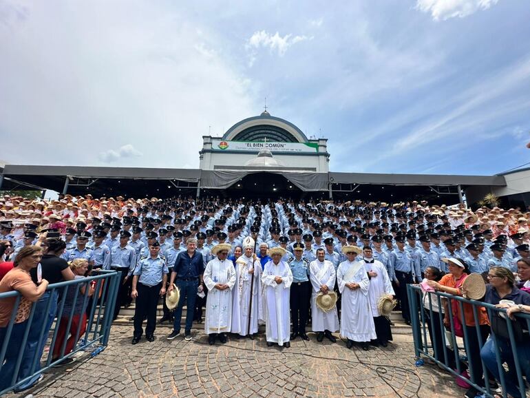Autoridades e instituciones participaron del Ángelus, acompañando con respeto y devoción el momento de oración.